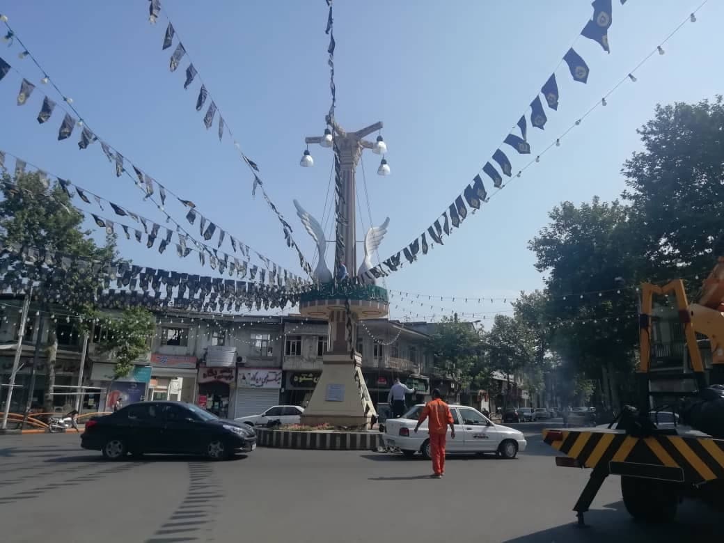 در آستانه ماه محرم ،شهر لاهیجان سیاهپوش می شود